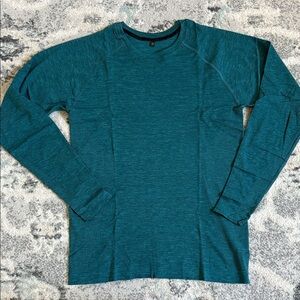 Alphalete Men’s Hero Seamless Long Sleeve Tee in Trident Blue